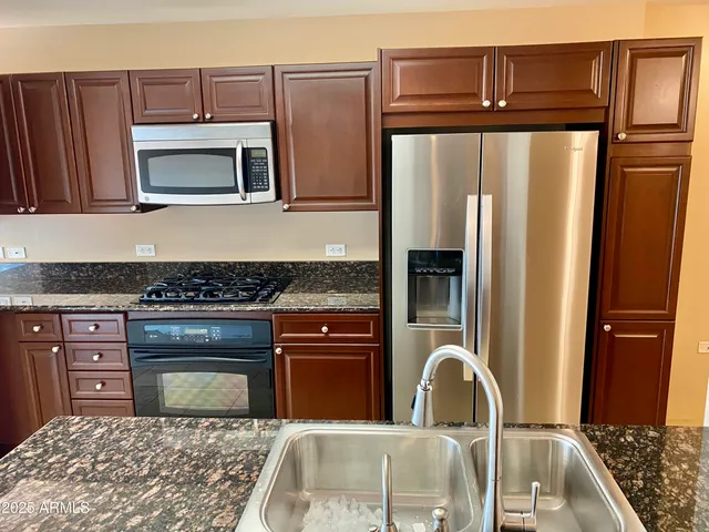 $2,850 | 4808 North 24th Street, Unit 804, Phoenix, AZ 85016