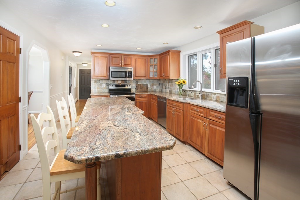 41 West R W Pond Road Plymouth, MA 02360 - Photo 3 of 19