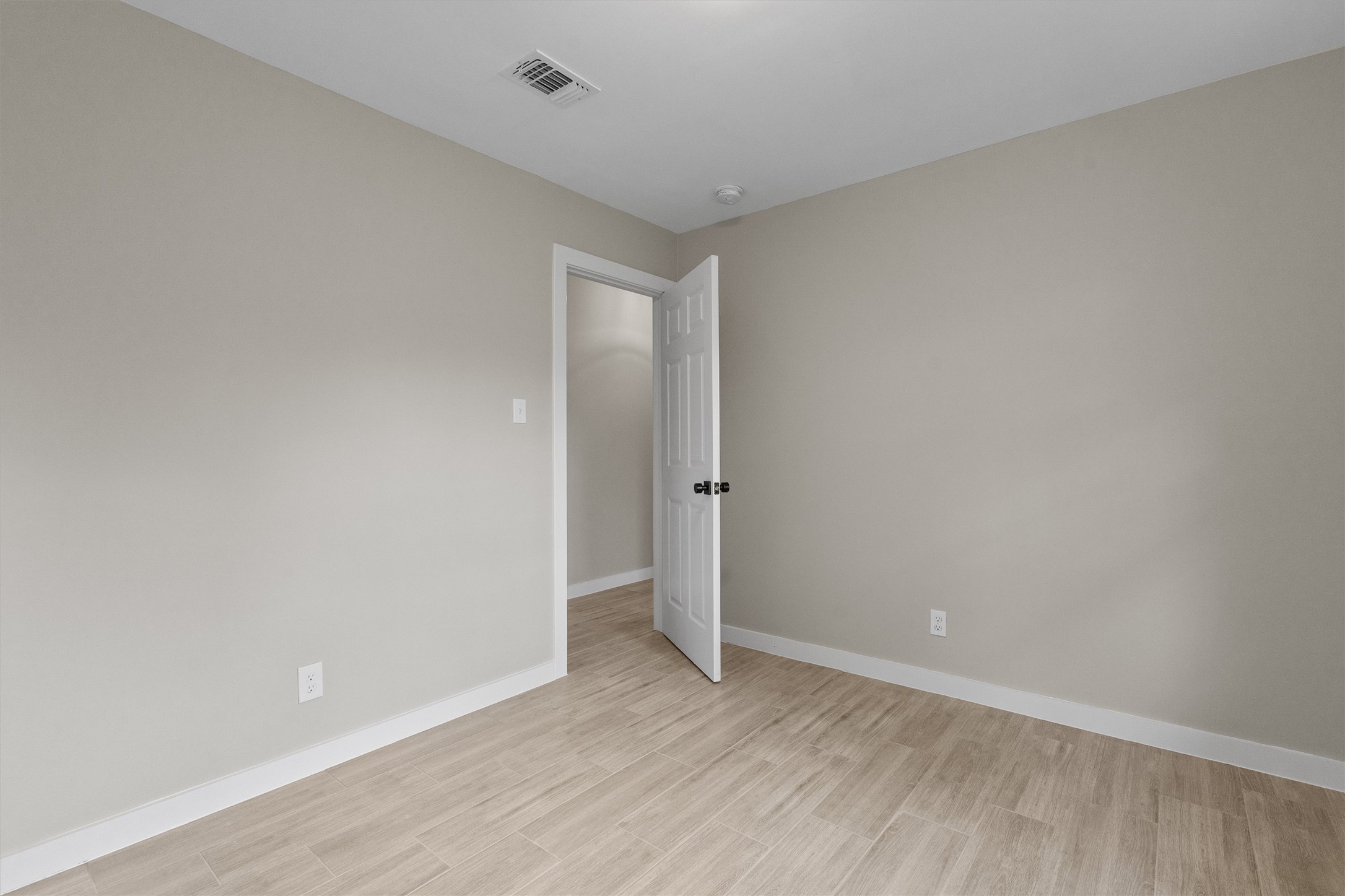 7707 Robalo Road Austin, TX 78757 - Photo 26 of 33 Neutral tones and durable tile flooring provide a versatile canvas for any interior design.