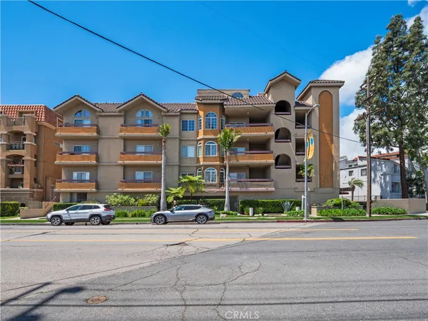 $730,000 | 4301 Fulton Avenue, Unit 303, Sherman Oaks, CA 91423
