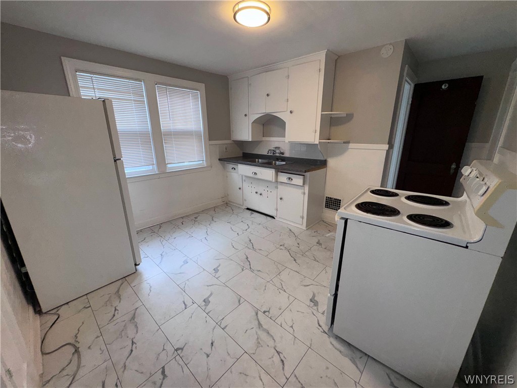 34 Sunset Street Buffalo, NY 14207 - Photo 4 of 12 Kitchen