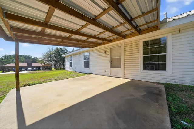 a view of a house with backyard and porch