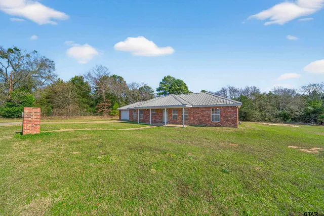 a view of a house with a backyard