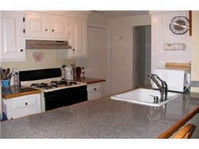 142 Cannongate III Road, Unit 1 Nashua, NH 03063 - Photo 3 of 9 Gallery Image 3