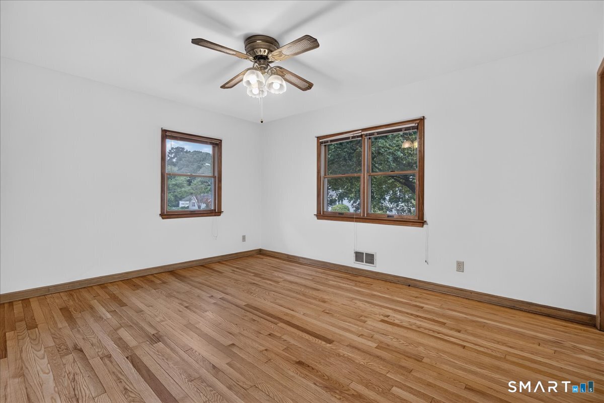 22 Robinwood Road Hamden, CT 06517 - Photo 26 of 40 Gallery Image 26