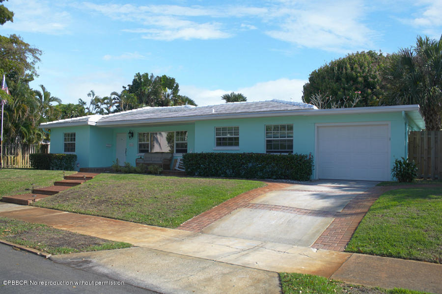 216 Costello Road West Palm Beach, FL 33405 - Photo 2 of 25 a view of backyard of the house