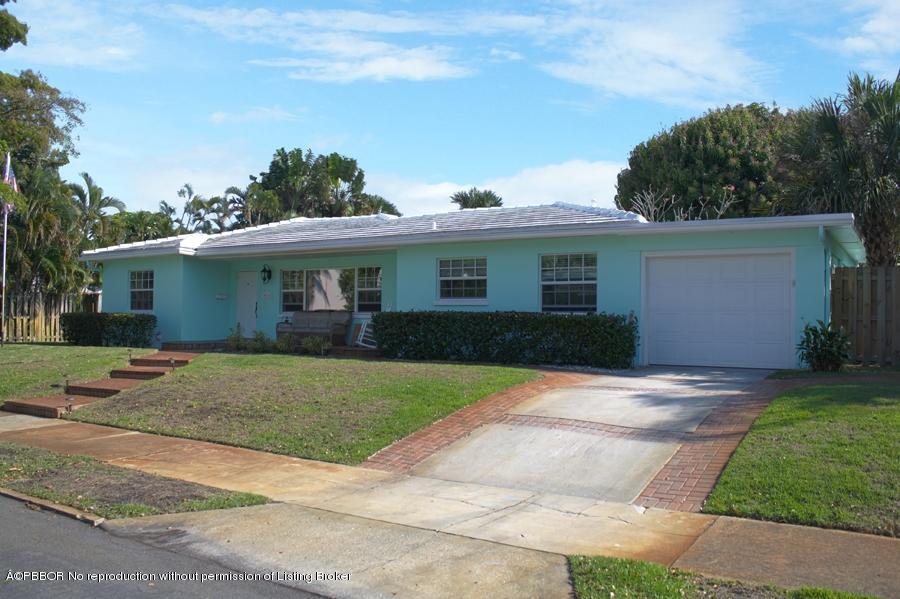 216 Costello Road West Palm Beach, FL 33405 - Photo 17 of 25 a view of backyard of the house