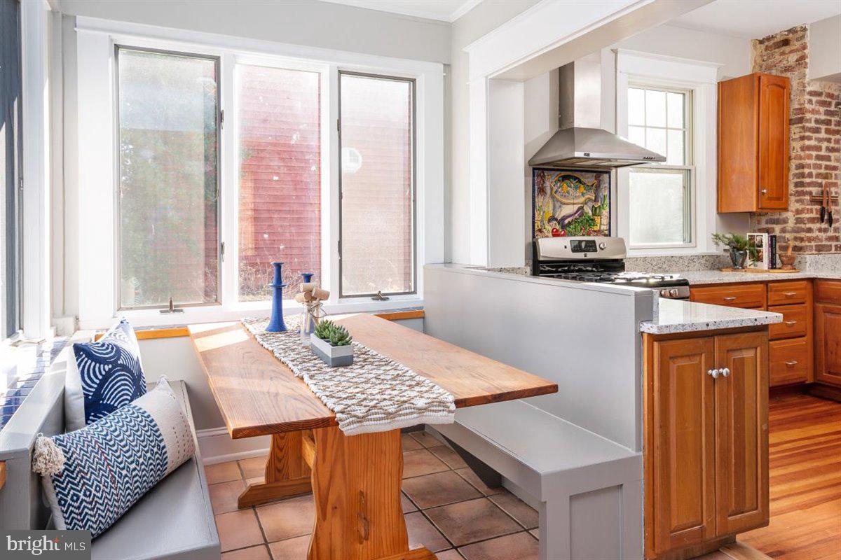 732 Rosedale Street Annapolis, MD 21401 - Photo 14 of 38 Built-in dining area surrounded by natural light