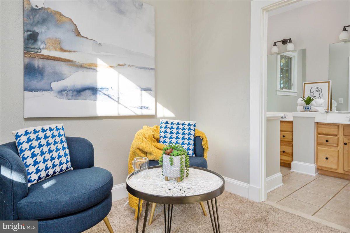 732 Rosedale Street Annapolis, MD 21401 - Photo 22 of 38 Main Bedroom w/sitting area, walk-ins