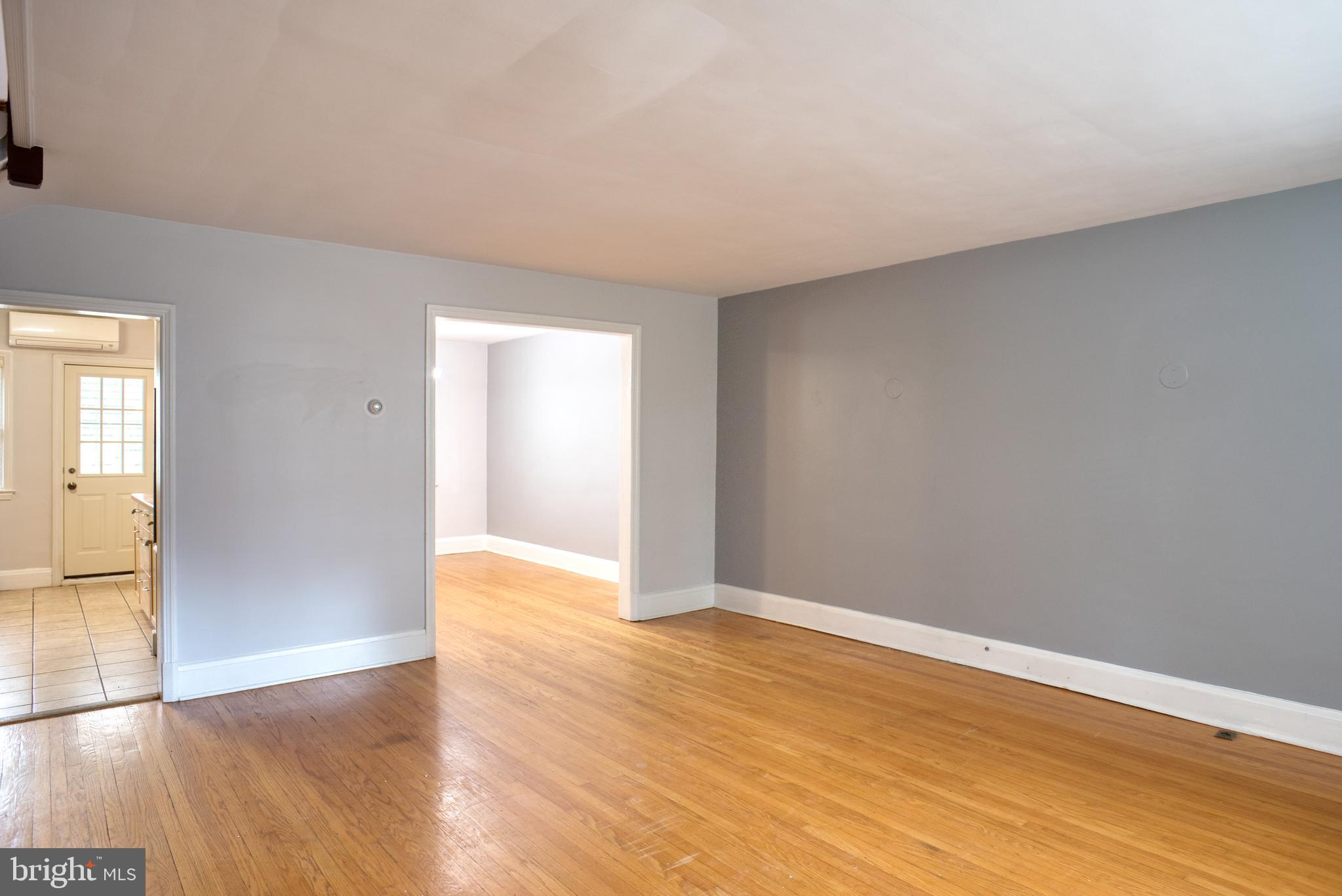 27 North Belle Grove Road Baltimore, MD 21228 - Photo 3 of 23 Gallery Image 3