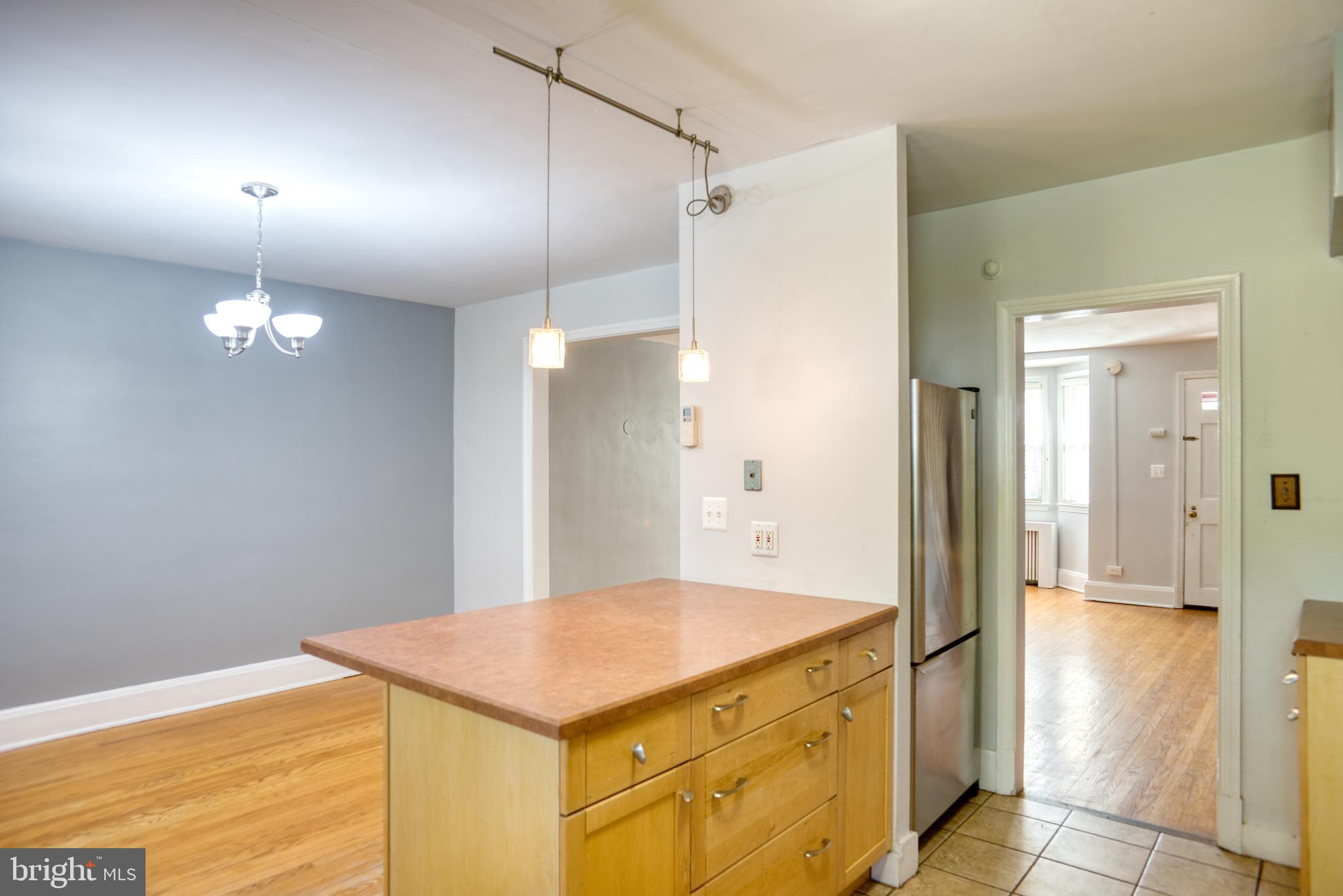 27 North Belle Grove Road Baltimore, MD 21228 - Photo 5 of 23 Gallery Image 5