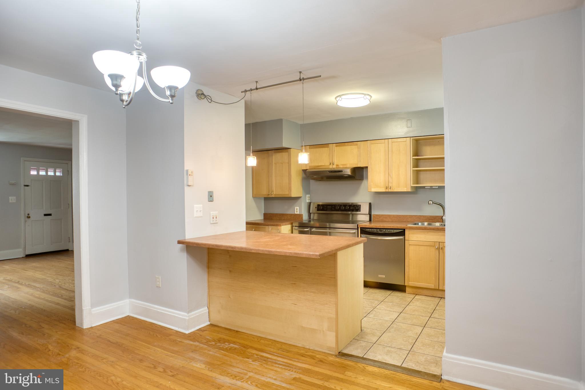 27 North Belle Grove Road Baltimore, MD 21228 - Photo 9 of 23 Gallery Image 9