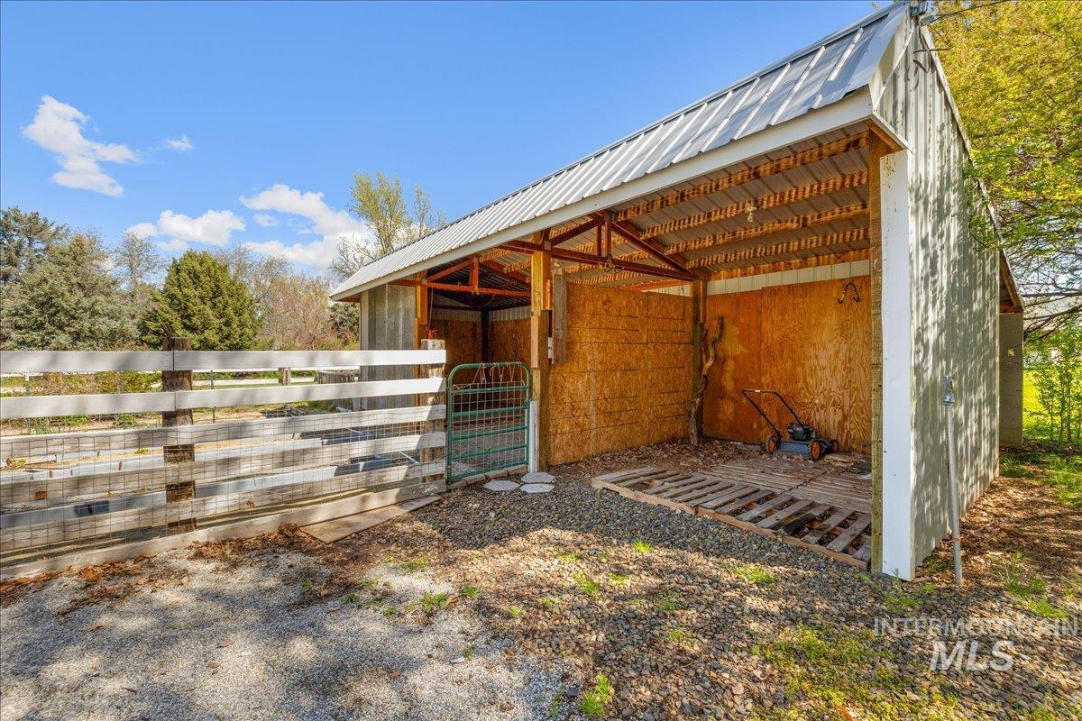 3002 Frozen Dog Road Emmett, ID 83617 - Photo 9 of 50 View of outdoor structure featuring an exterior structure