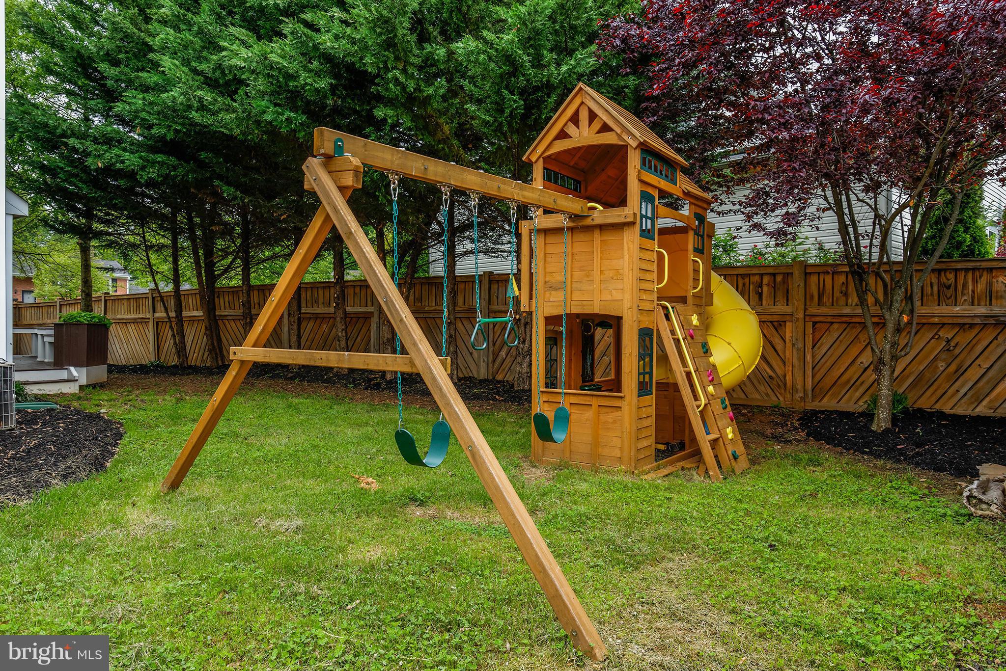 714 Anne Street Southwest Leesburg, VA 20175 - Photo 27 of 28 Exterior (Rear)