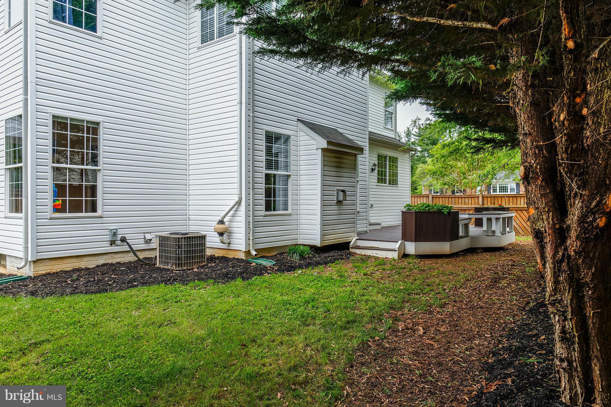 714 Anne Street Southwest Leesburg, VA 20175 - Photo 28 of 28 Exterior (Rear)