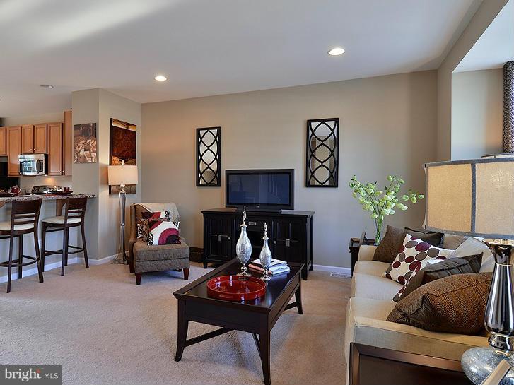 7413 Rigby Place Elkridge, MD 21075 - Photo 2 of 14 Living Room