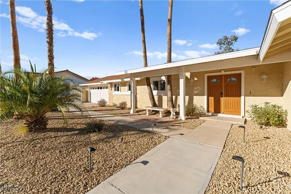 $3,100 | 6808 O'Bannon Drive, Las Vegas, NV 89146