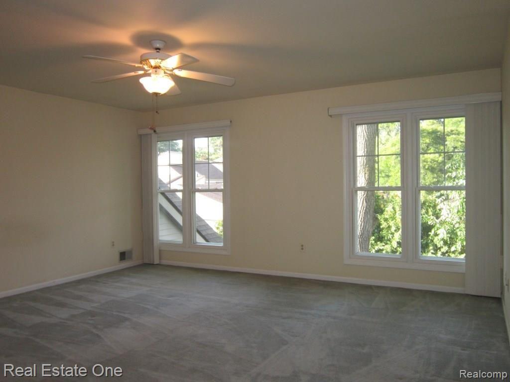 23091 Farmington Road Farmington, MI 48336 - Photo 19 of 36 IMG_1122.JPG