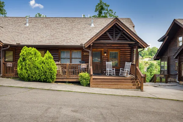 $589,900 | 845 Golf View Boulevard, Pigeon Forge, TN 37863