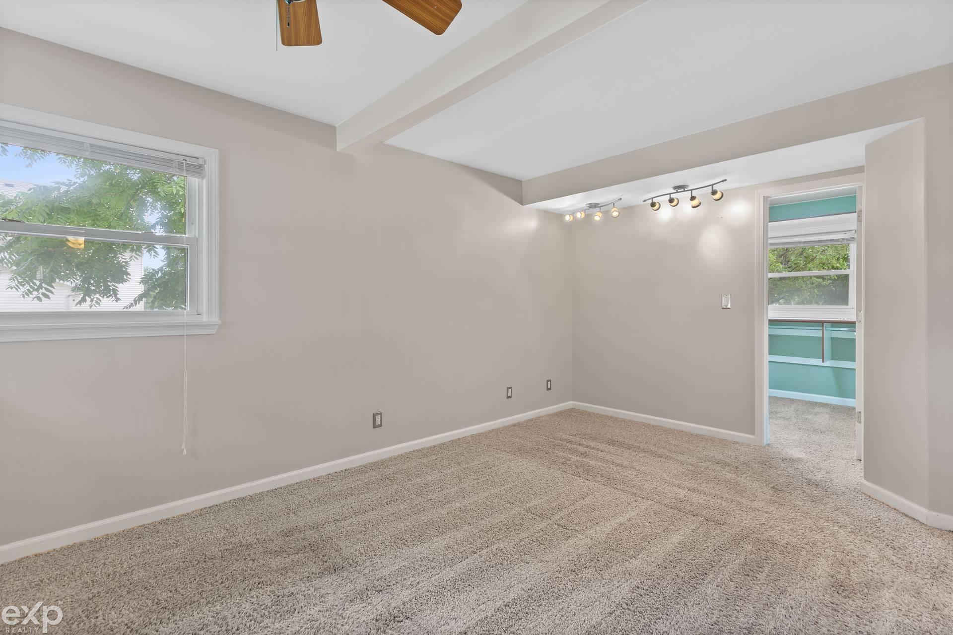 137 Rathbone Street Mount Clemens, MI 48043 - Photo 20 of 32 50183586-906155d7-29b2-4c6e-8076-2eb21a00184e.JPG