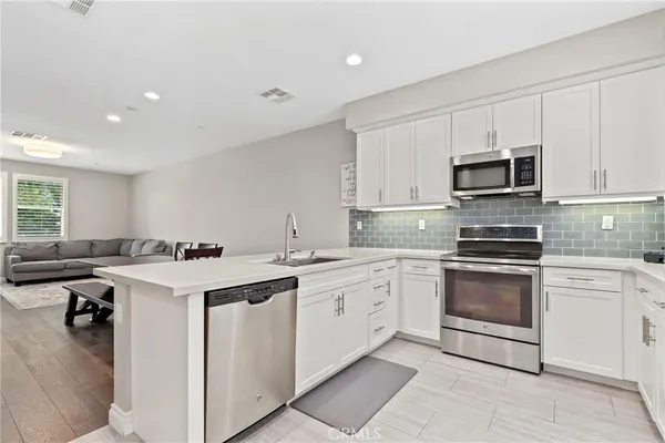 $759,990 | 649 West Foothill Boulevard, Unit 2, Glendora, CA 91741