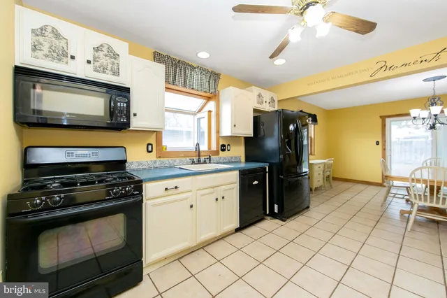 $258,362 | 17 South Walnut Circle, West Berlin, NJ 08091