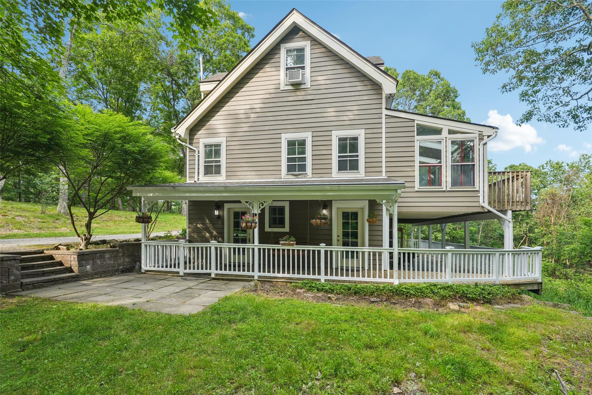 Welcome to 25 Cascade Lake Rd, Warwick NY