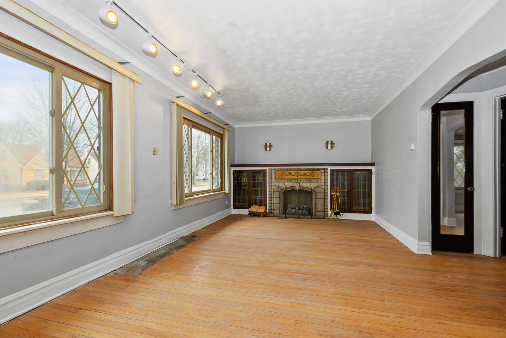 14823 Grant Street Dolton, IL 60419 - Photo 8 of 37 a view of a livingroom with an empty space and a window