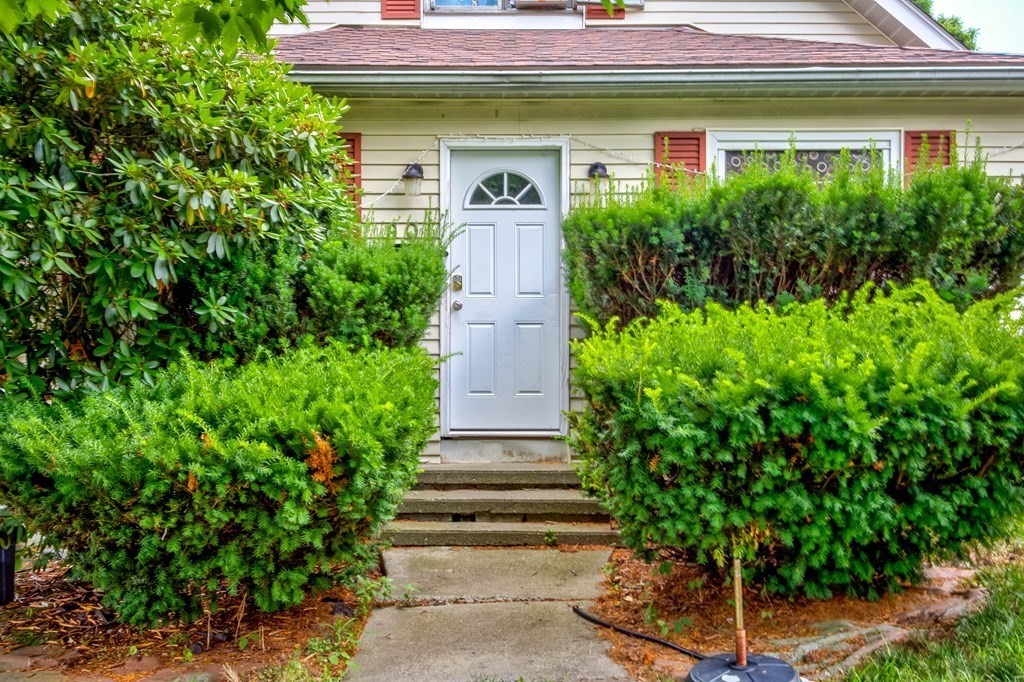 90 Kenberma Road Worcester, MA 01604 - Photo 3 of 26 Gallery Image 3