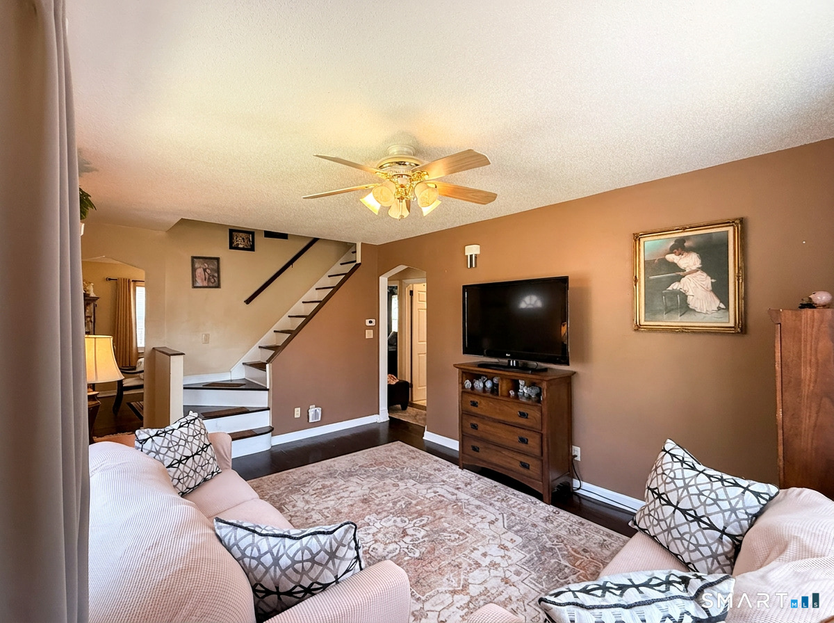 33 Salem Road East Hartford, CT 06118 - Photo 4 of 24