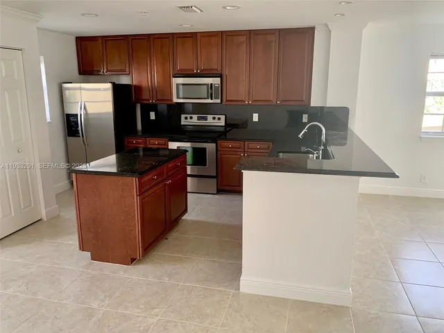 $3,150 | 218 Southwest 6th Place, Pompano Beach, FL 33060