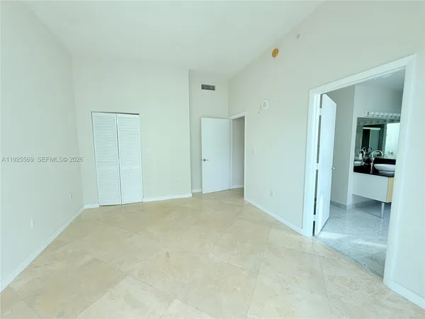 $4,500 | 31 Southeast 5th Street, Unit 4218, Miami, FL 33131