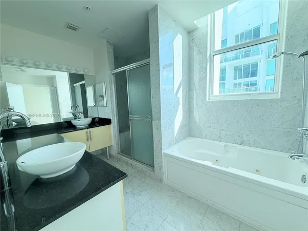 $4,500 | 31 Southeast 5th Street, Unit 4218, Miami, FL 33131