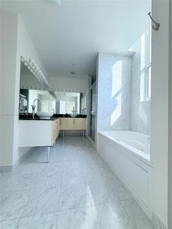 $4,500 | 31 Southeast 5th Street, Unit 4218, Miami, FL 33131