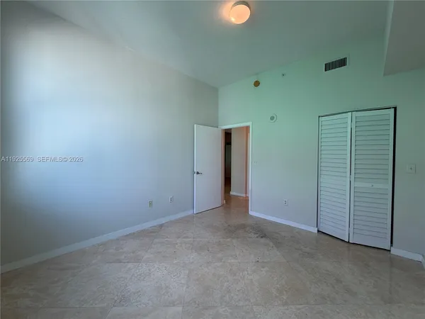 $4,500 | 31 Southeast 5th Street, Unit 4218, Miami, FL 33131