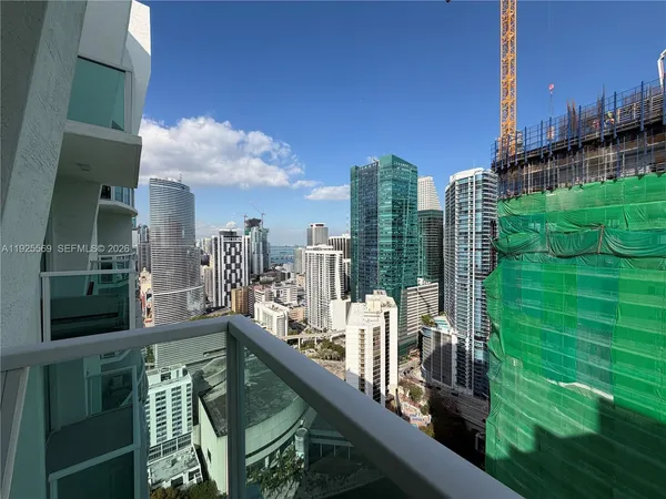 $4,500 | 31 Southeast 5th Street, Unit 4218, Miami, FL 33131