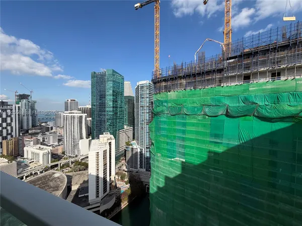 $4,500 | 31 Southeast 5th Street, Unit 4218, Miami, FL 33131