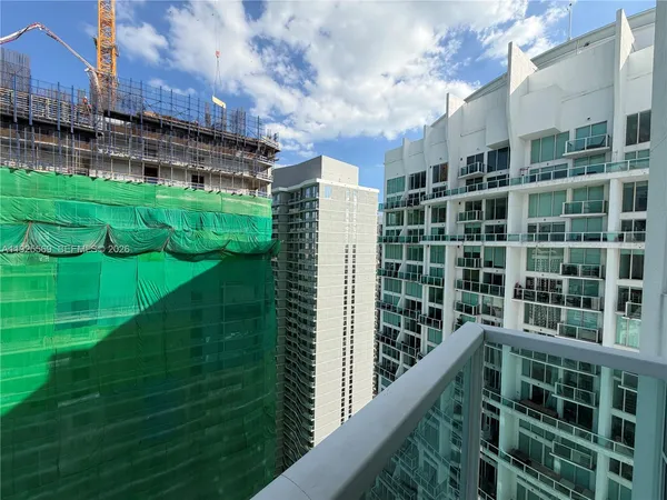 $4,500 | 31 Southeast 5th Street, Unit 4218, Miami, FL 33131