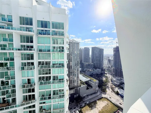 $4,500 | 31 Southeast 5th Street, Unit 4218, Miami, FL 33131