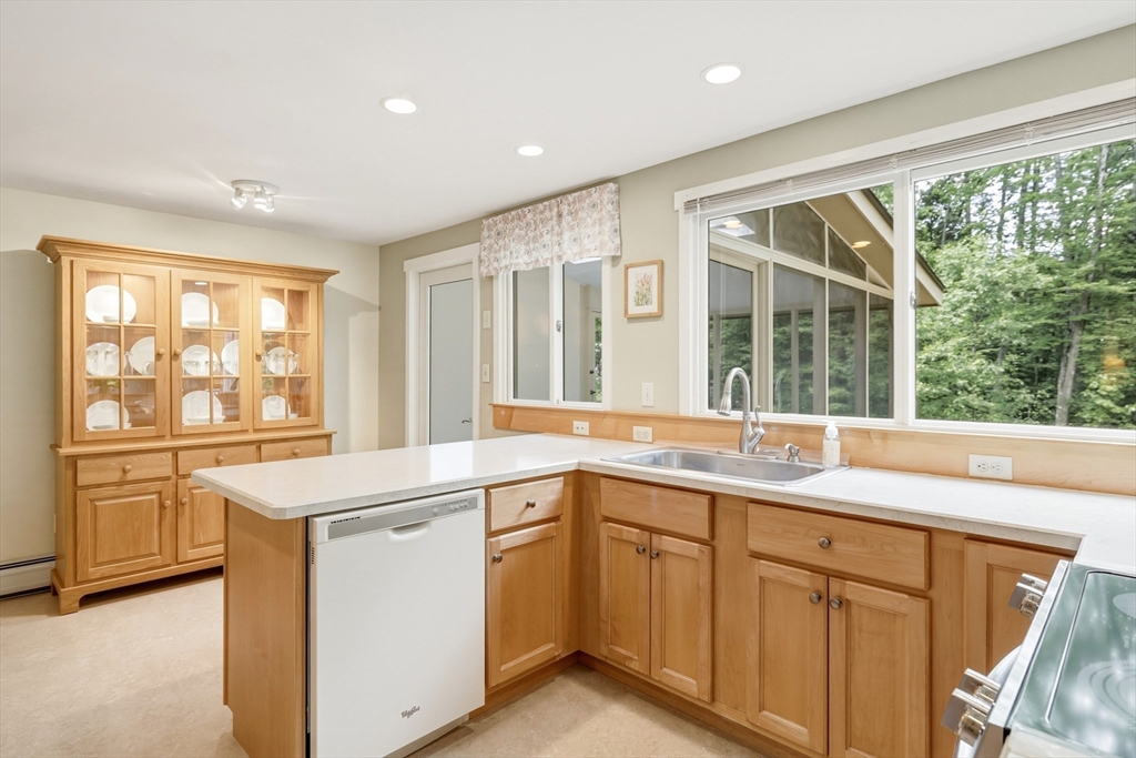 43 Aubinwood Road Amherst, MA 01002 - Photo 12 of 42