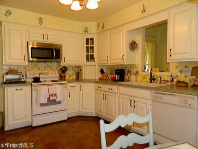 327 Traceway Road High Point, NC 27265 - Photo 5 of 16 Kitchen. Large Kitchen with breakfast nook