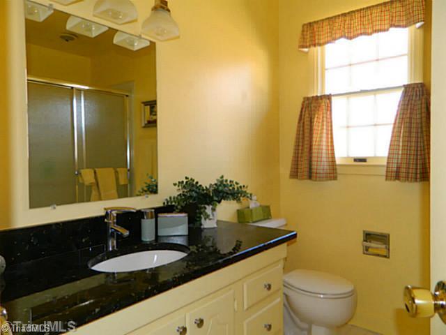 327 Traceway Road High Point, NC 27265 - Photo 9 of 16 Master Bath/Spa. Master bath has granite counter tops