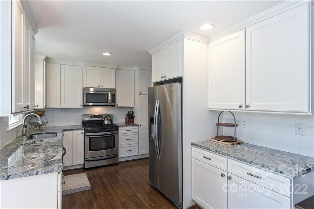 3616 Round Oak Road Charlotte, NC 28210 - Photo 13 of 48 a kitchen with stainless steel appliances granite countertop a refrigerator stove and sink
