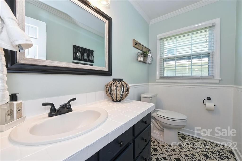 3616 Round Oak Road Charlotte, NC 28210 - Photo 19 of 48 a bathroom with a sink a toilet and a window