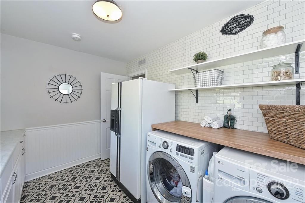 3616 Round Oak Road Charlotte, NC 28210 - Photo 22 of 48 a view of livingroom with furniture and window