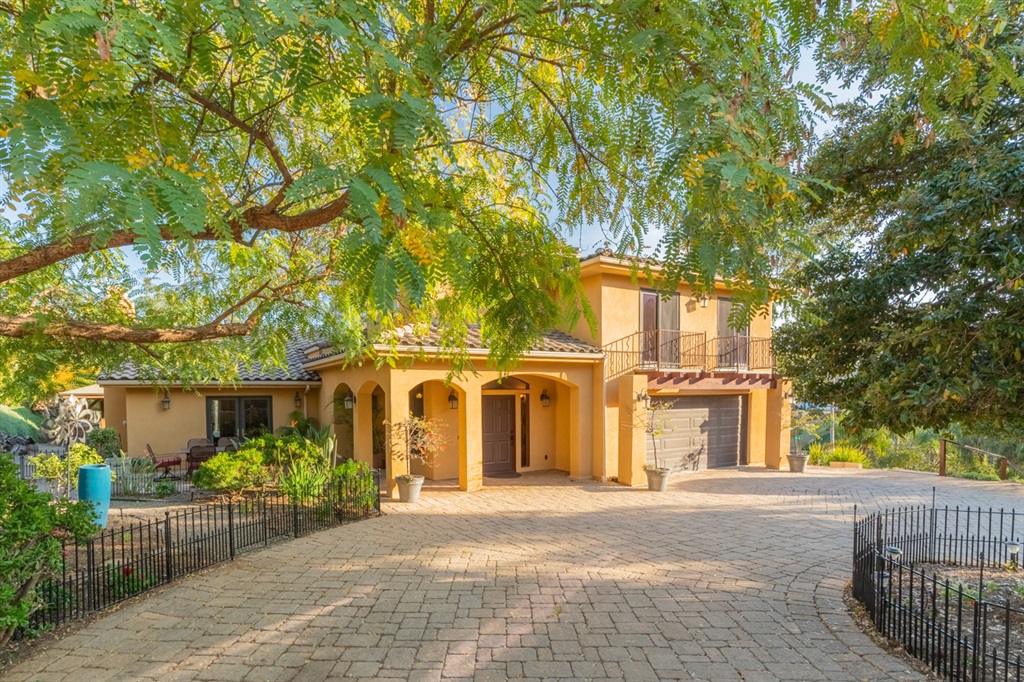 2915 Sunset Hills Escondido, CA 92025 - Photo 1 of 25