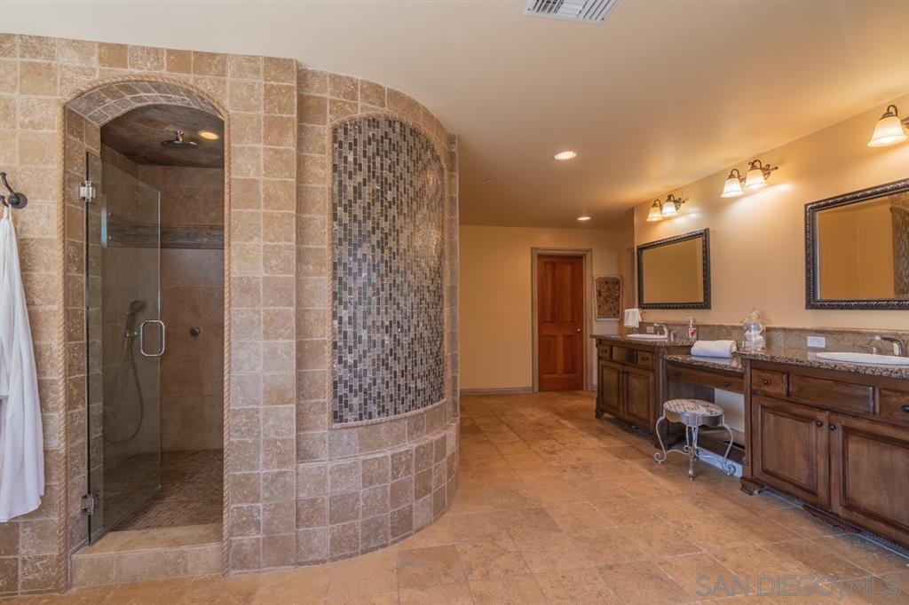 2915 Sunset Hills Escondido, CA 92025 - Photo 12 of 25