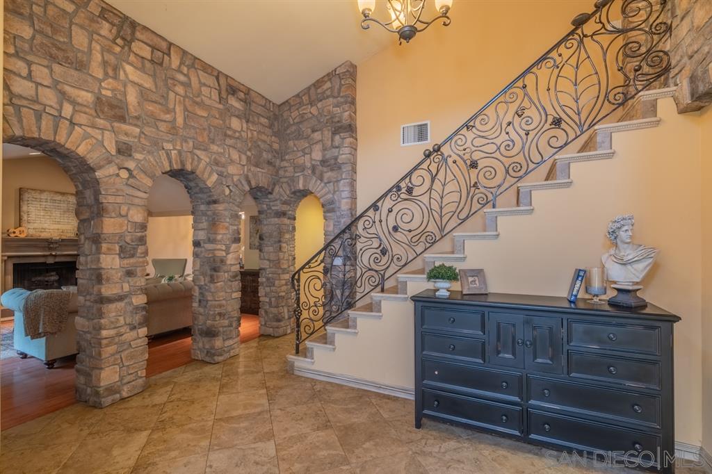 2915 Sunset Hills Escondido, CA 92025 - Photo 4 of 25