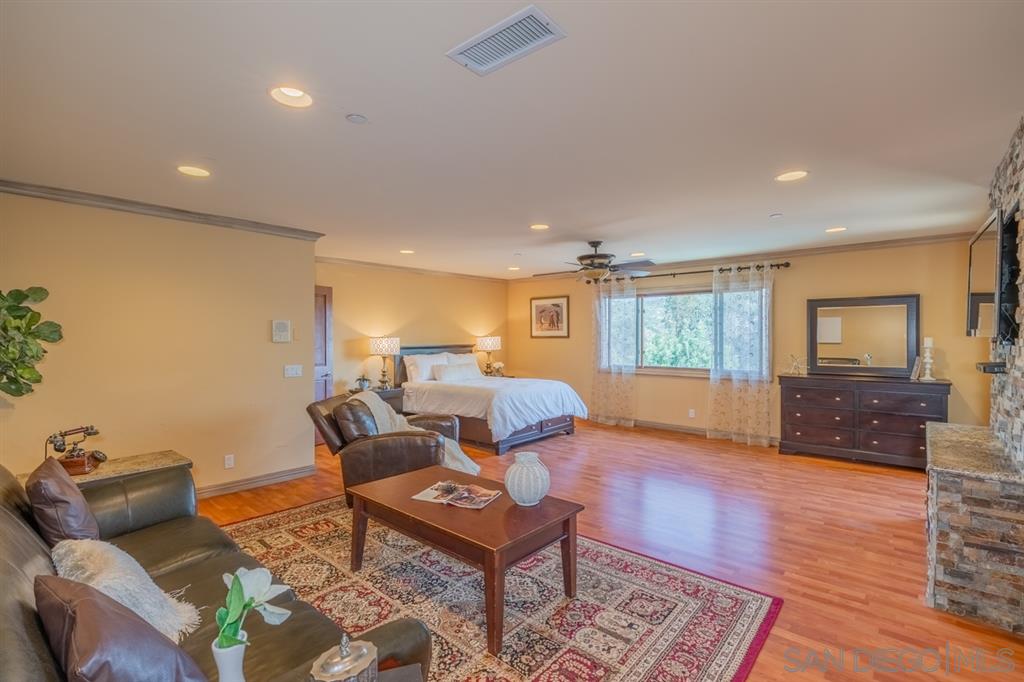 2915 Sunset Hills Escondido, CA 92025 - Photo 10 of 25