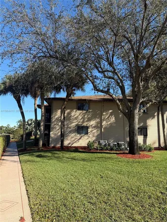 $111,777 | 15500 Lakes Of Delray Boulevard, Unit 207, Delray Beach, FL 33484